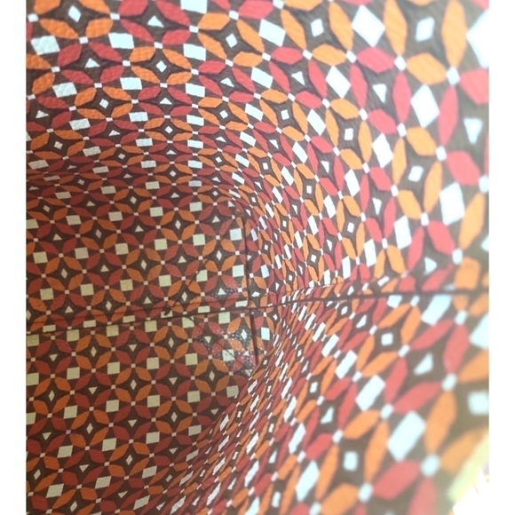 Guess Bobbi Nesting Large Reversible Tote with Coordinating Small Bag (Set) - Picture 12 of 15